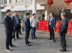 情暖寒冬传大爱 慈善帮扶润民心——市慈善会开展困难群体关爱活动